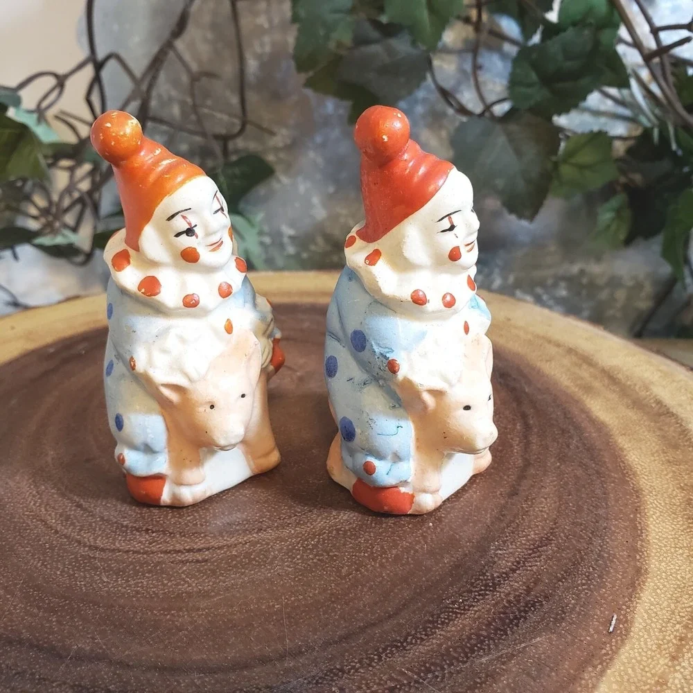 Vintage Clowns riding pigs Salt and Pepper Shakers‎ Made in Japan